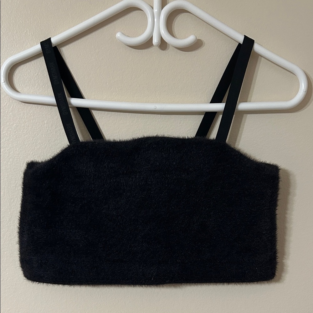 Gymshark x Whitney Simmons Black
Eyelash Fuzzy Knit Bandeau Top